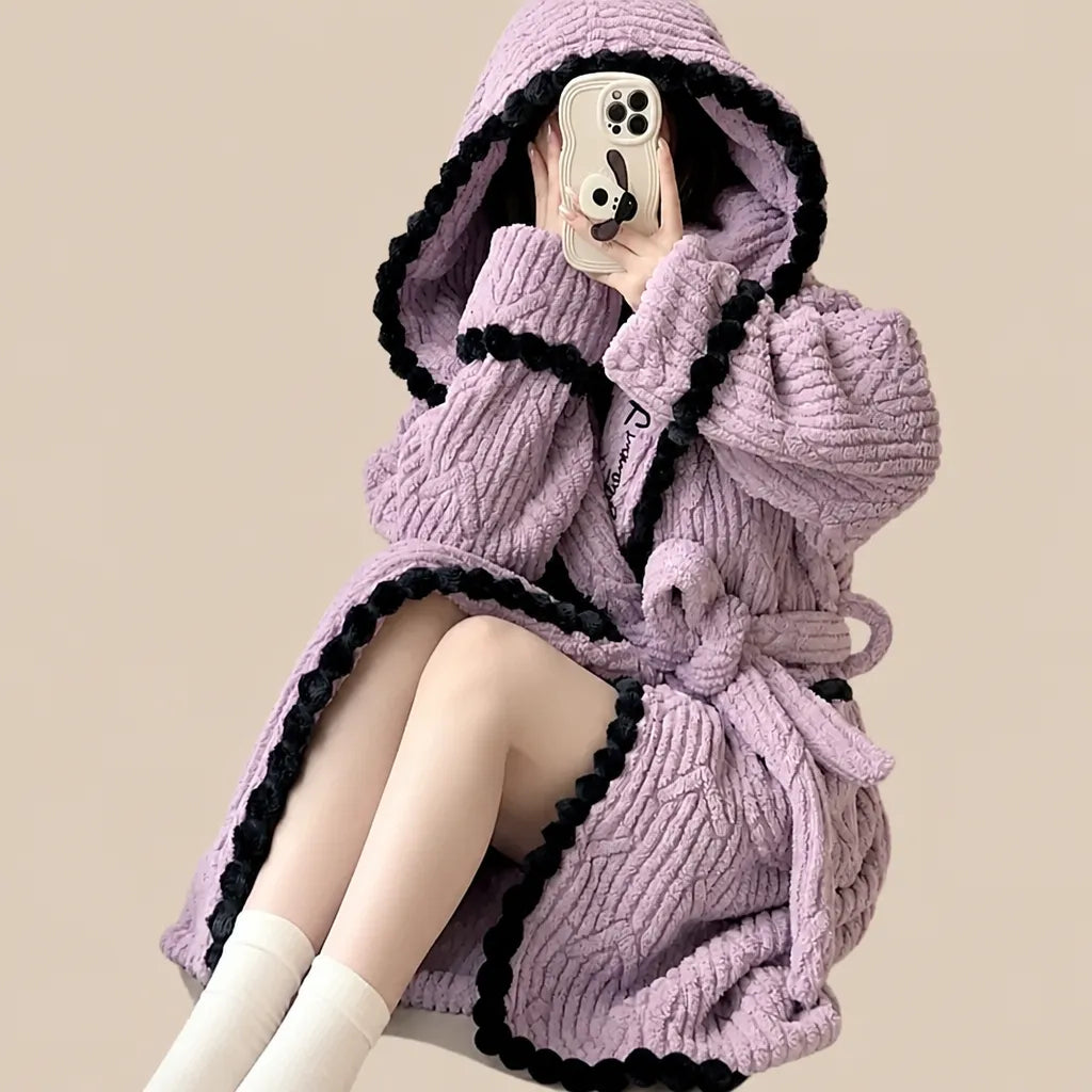 La boutique du peignoir Peignoir Capuche Femme - Bordure à Pompons Noirs, Parme