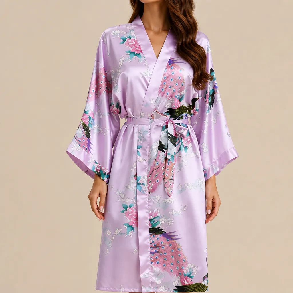 La boutique du peignoir Peignoir Kimono Femme - Court en Satin à Paons, Rose Lilas
