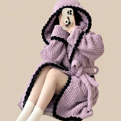 La boutique du peignoir Peignoir Capuche Femme - Bordure à Pompons Noirs, Parme