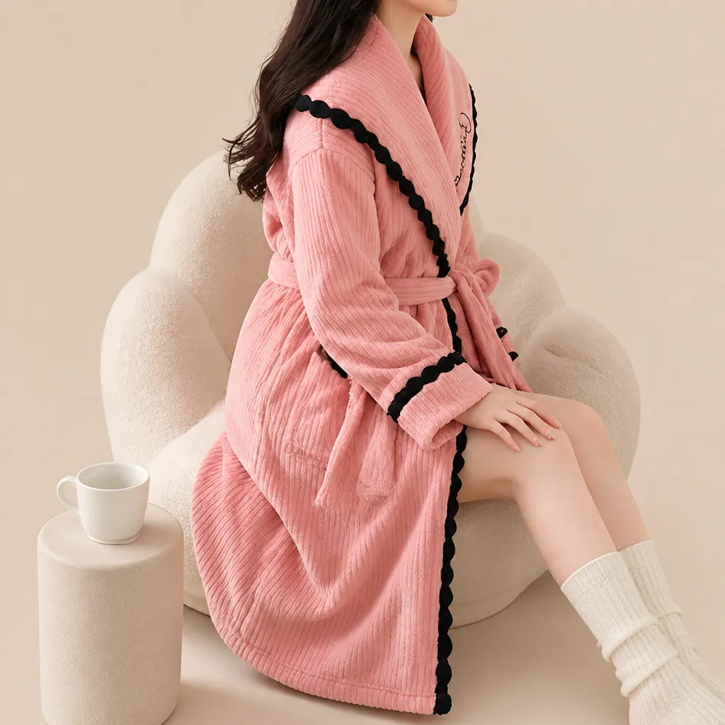 La boutique du peignoir Peignoir Capuche Femme - Bordure à Pompons Noirs, Rose Corail