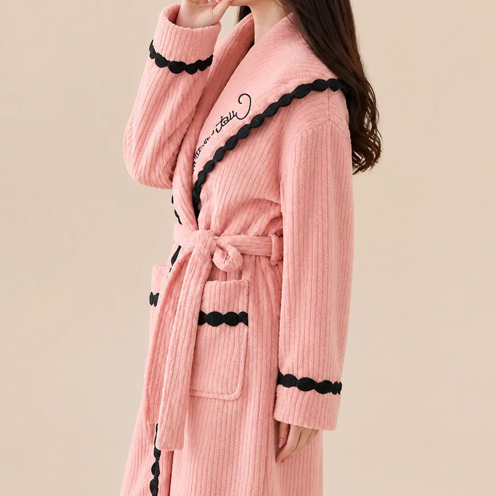 La boutique du peignoir Peignoir Capuche Femme - Bordure à Pompons Noirs, Rose Corail