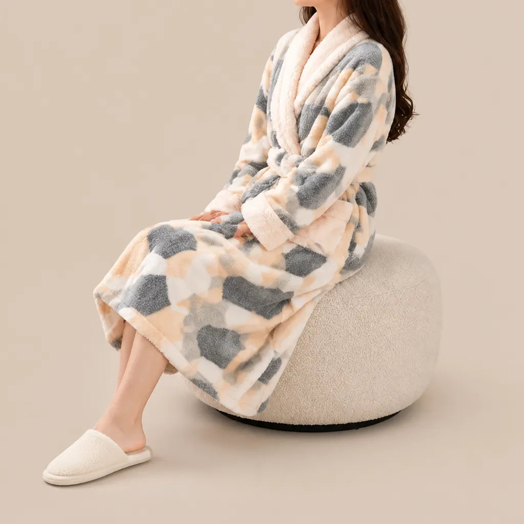 La boutique du peignoir Peignoir Femme Polaire - Long à Col Blanc, Écru à Fleurs Grises
