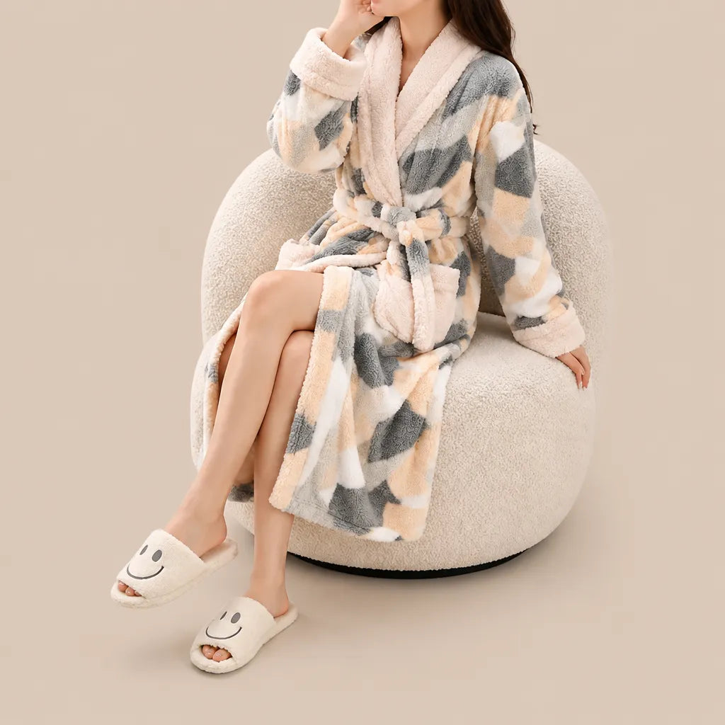 La boutique du peignoir Peignoir Femme Polaire - Long à Col Blanc, Écru à Fleurs Grises