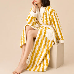 La boutique du peignoir Peignoir Femme Polaire - Long à Col Blanc, Jaune à Rayures Ondulées