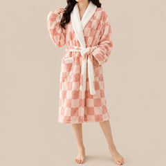 La boutique du peignoir Peignoir Femme Polaire - Texturé à Col Blanc, Rose Corail Damier