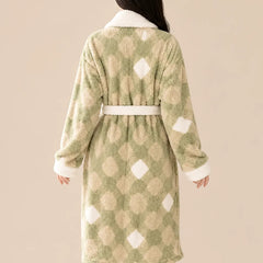 La boutique du peignoir Peignoir Femme Polaire - Texturé à Col Blanc, Vert Sauge à Losanges
