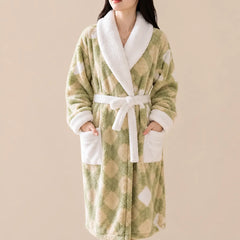 La boutique du peignoir Peignoir Femme Polaire - Texturé à Col Blanc, Vert Sauge à Losanges