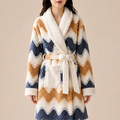 La boutique du peignoir Peignoir Femme Polaire - Texturé à Col Blanc, Zigzag Bleu et Ocre