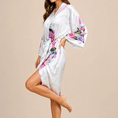 La boutique du peignoir Peignoir Kimono Femme - Court en Satin à Paons, Blanc