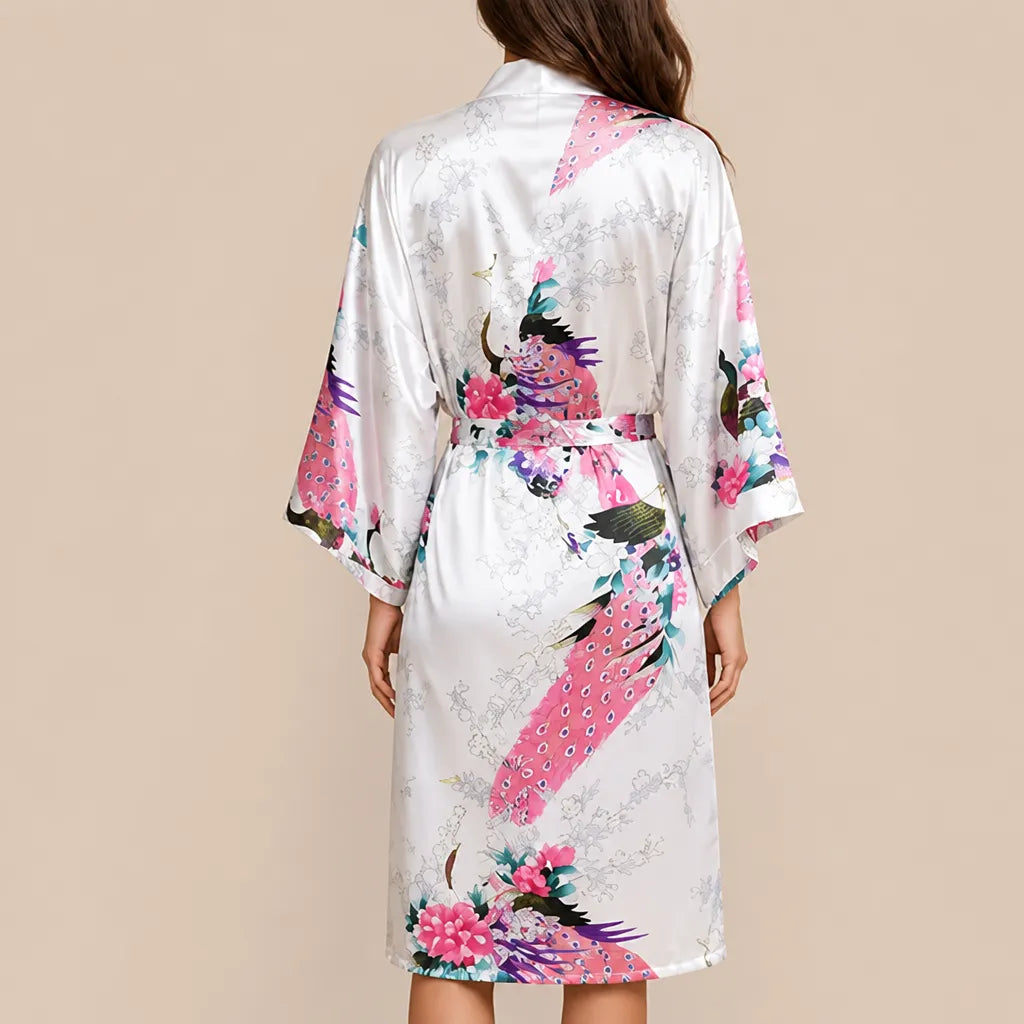 La boutique du peignoir Peignoir Kimono Femme - Court en Satin à Paons, Blanc