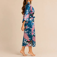 La boutique du peignoir Peignoir Kimono Femme - Court en Satin à Paons, Bleu Canard
