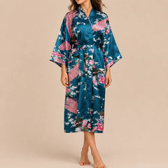 La boutique du peignoir Peignoir Kimono Femme - Court en Satin à Paons, Bleu Canard