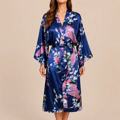 La boutique du peignoir Peignoir Kimono Femme - Court en Satin à Paons, Bleu Marine