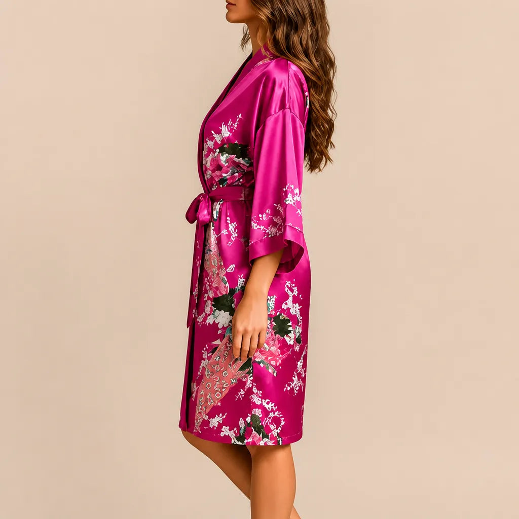 La boutique du peignoir Peignoir Kimono Femme - Court en Satin à Paons, Fuchsia