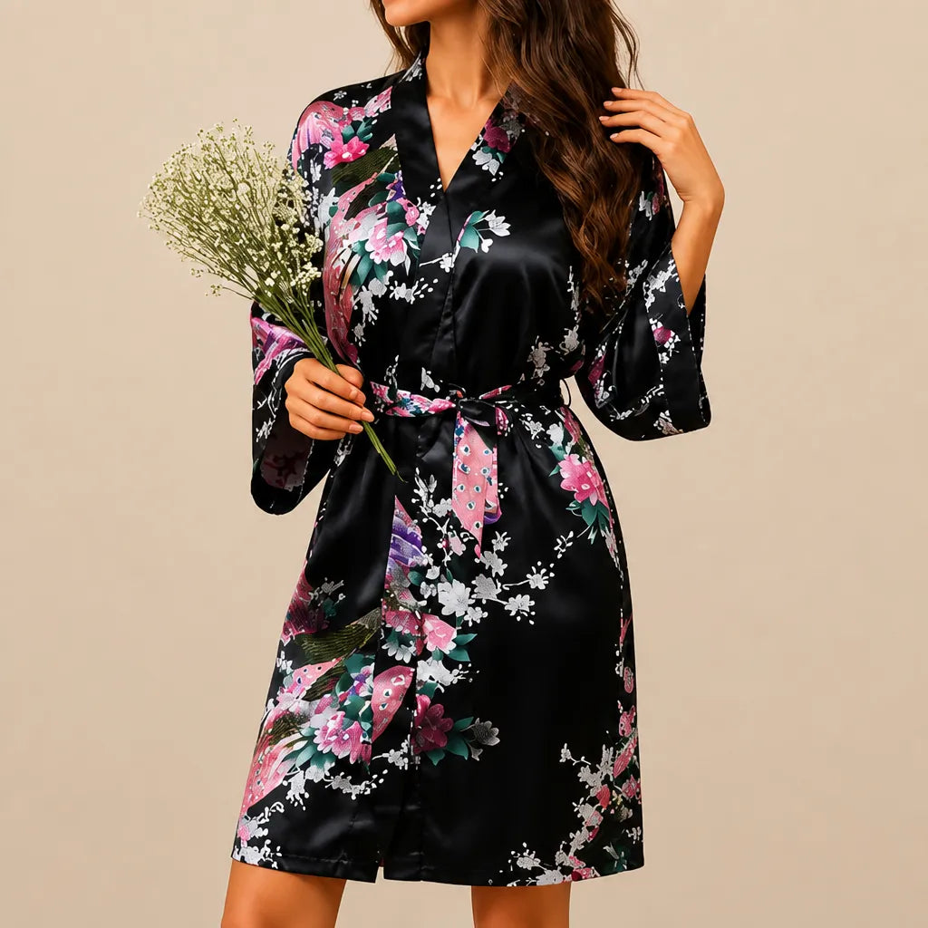 La boutique du peignoir Peignoir Kimono Femme - Court en Satin à Paons, Noir