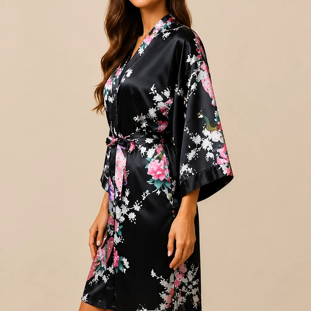 La boutique du peignoir Peignoir Kimono Femme - Court en Satin à Paons, Noir