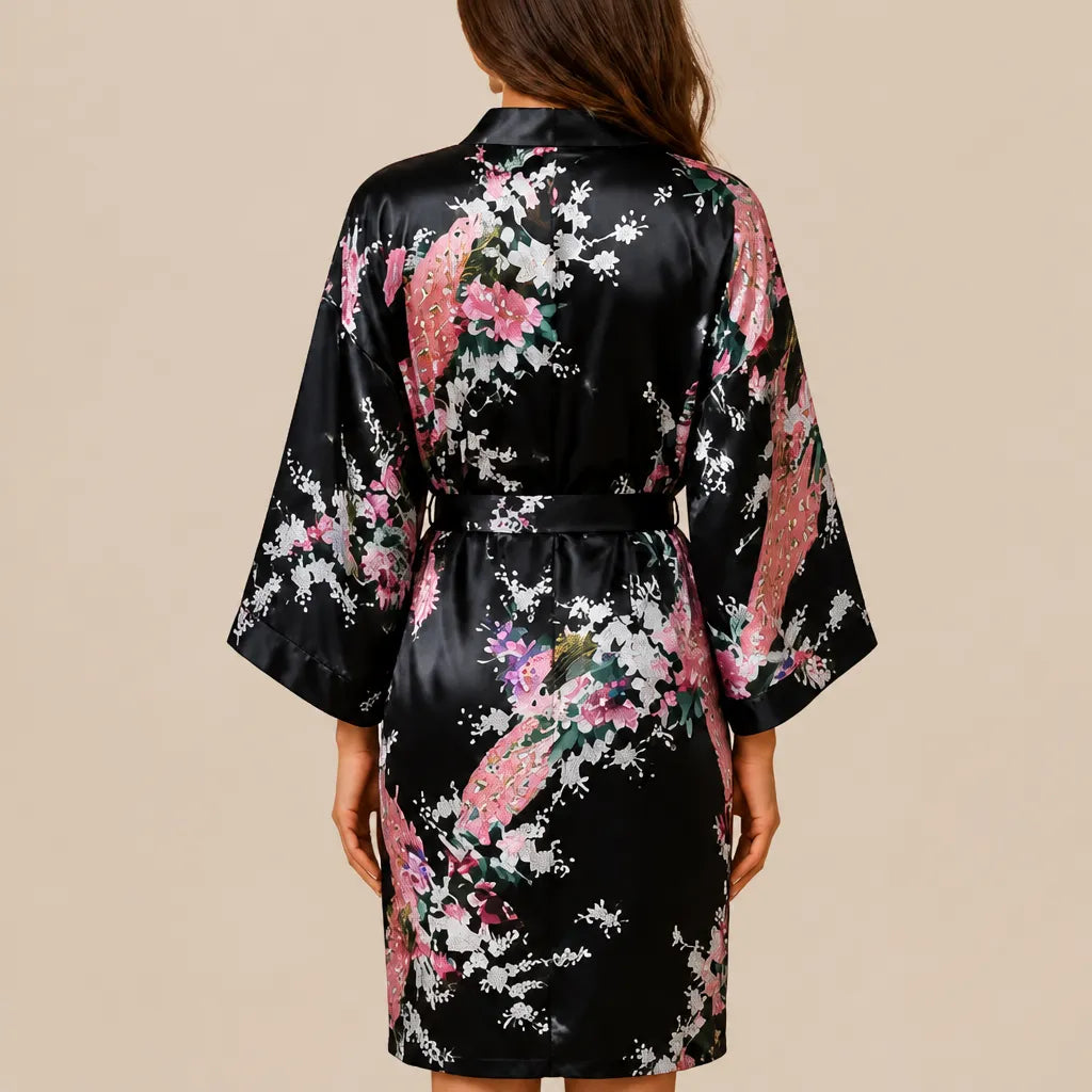 La boutique du peignoir Peignoir Kimono Femme - Court en Satin à Paons, Noir