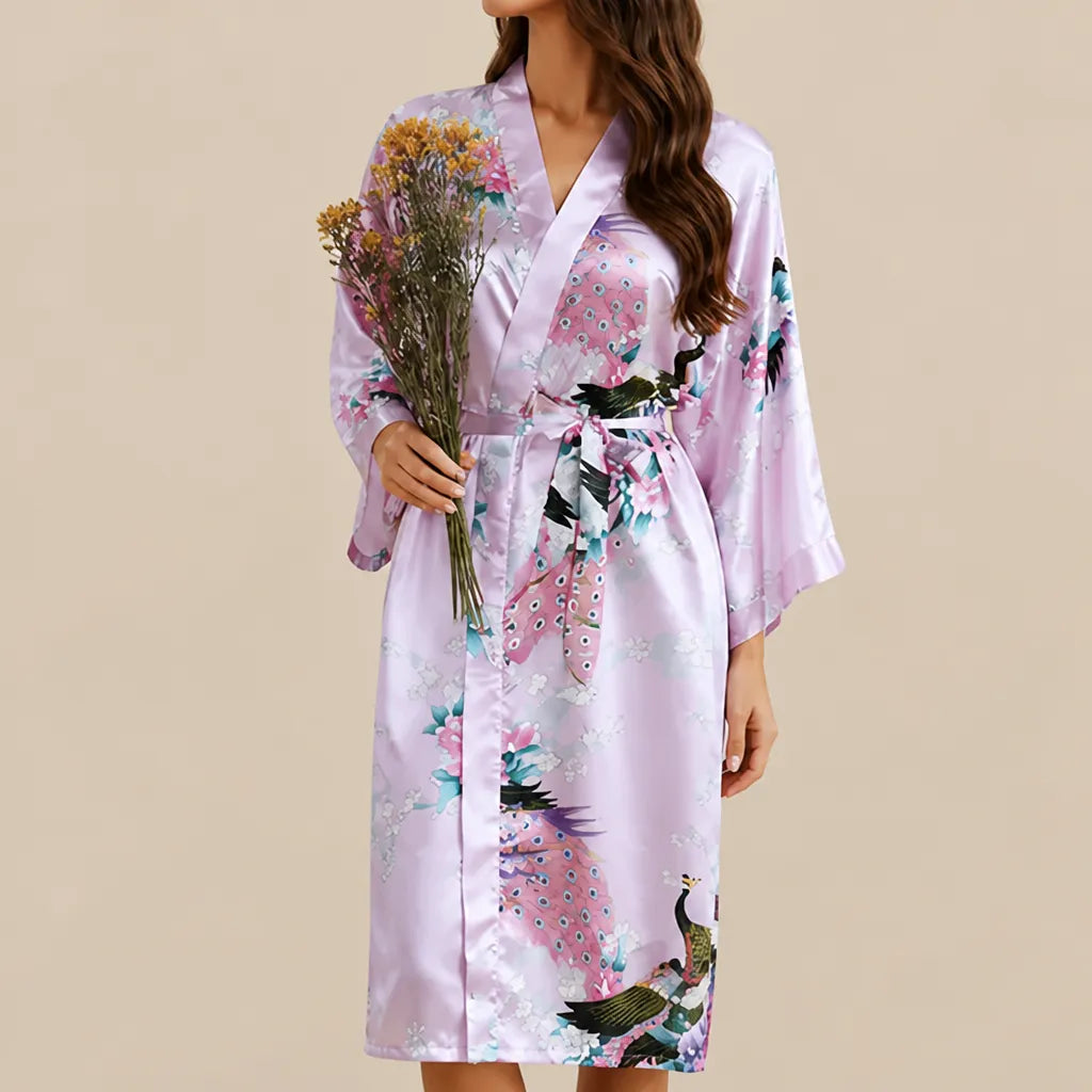 La boutique du peignoir Peignoir Kimono Femme - Court en Satin à Paons, Rose Lilas