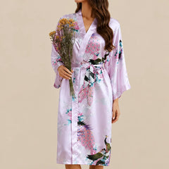 La boutique du peignoir Peignoir Kimono Femme - Court en Satin à Paons, Rose Lilas