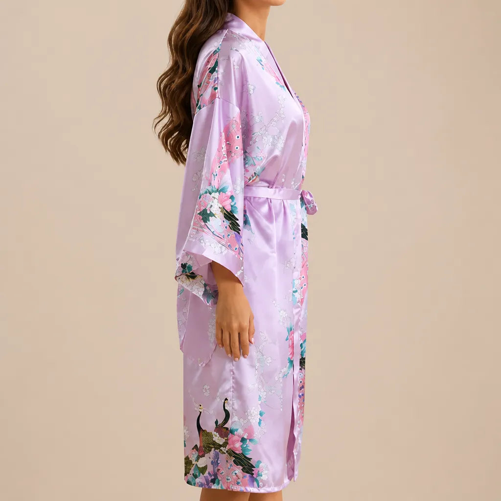 La boutique du peignoir Peignoir Kimono Femme - Court en Satin à Paons, Rose Lilas