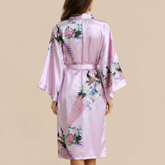 La boutique du peignoir Peignoir Kimono Femme - Court en Satin à Paons, Rose Lilas