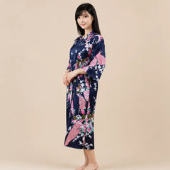 La boutique du peignoir Peignoir Kimono Femme - Long en Satin à Paons, Bleu Marine
